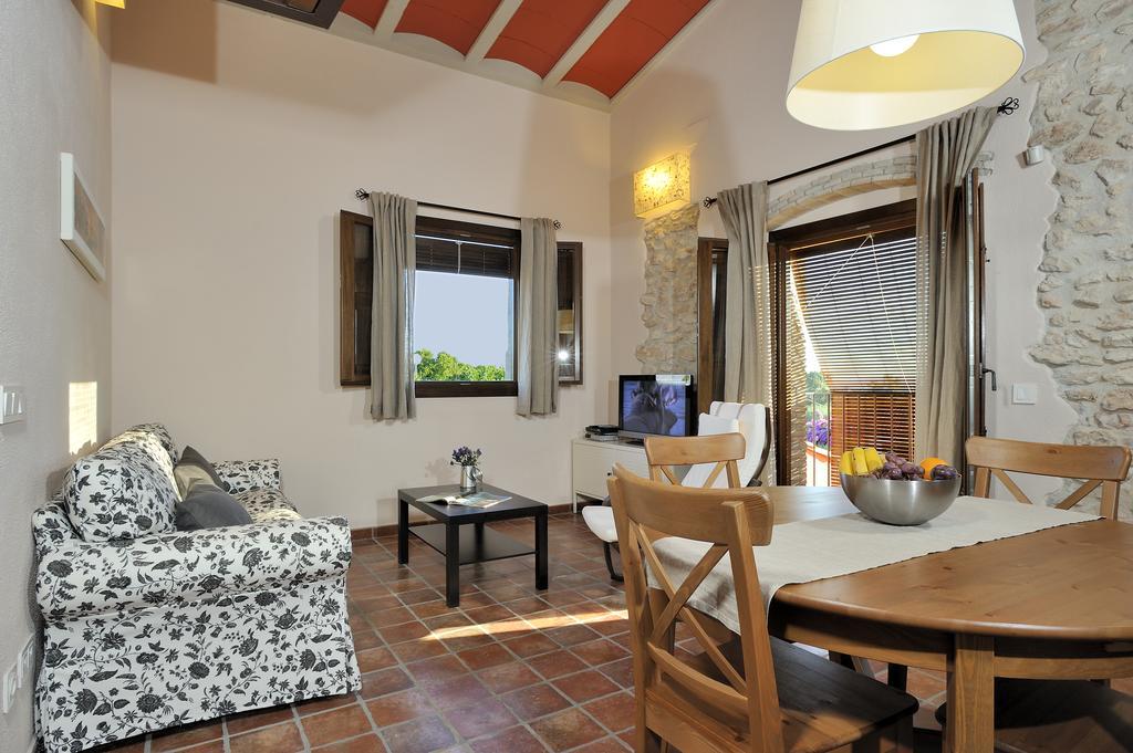 Masia Casa Roja Apartment *